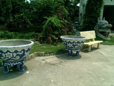 chậu tròn chân quỳ